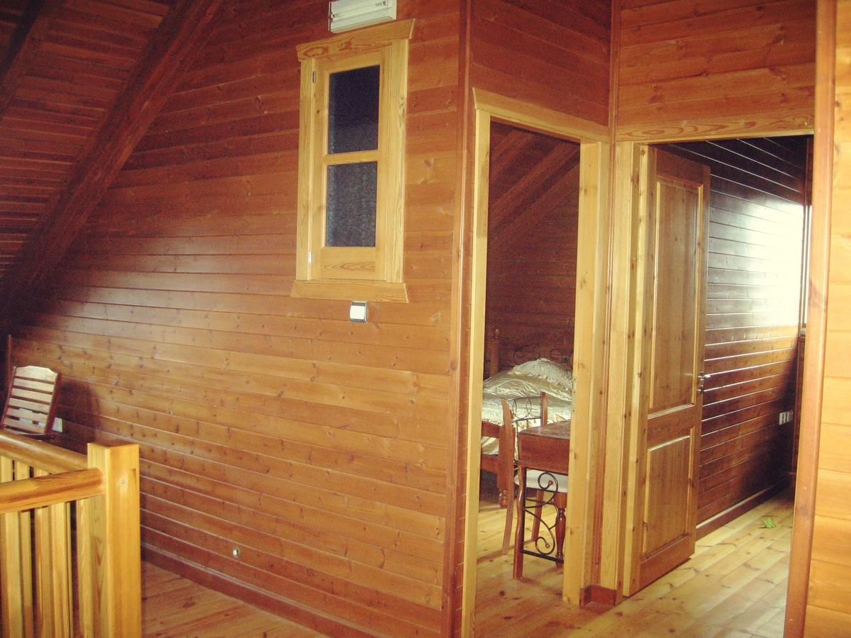Timber Log House * Agros