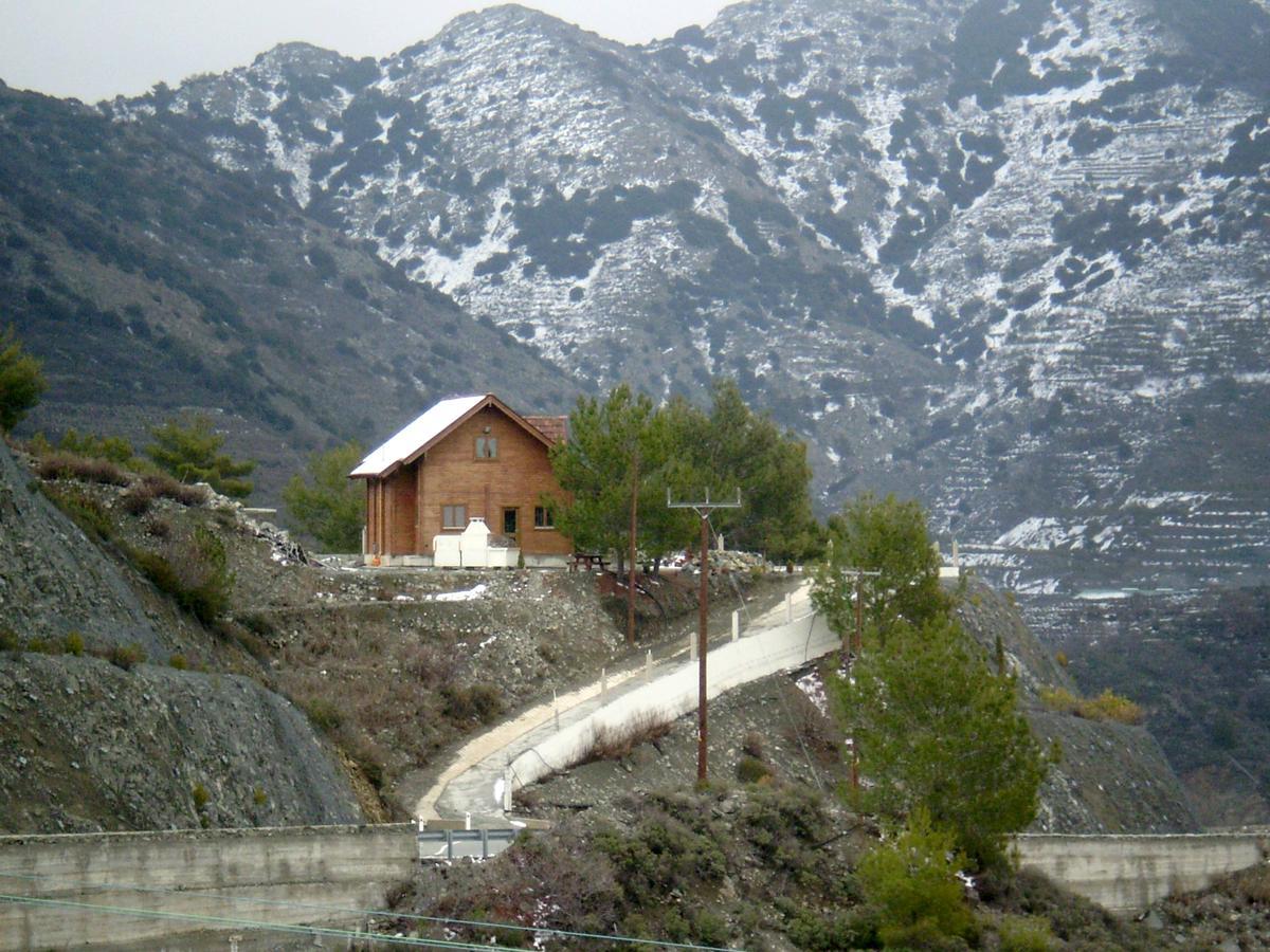 Timber Log House * Agros