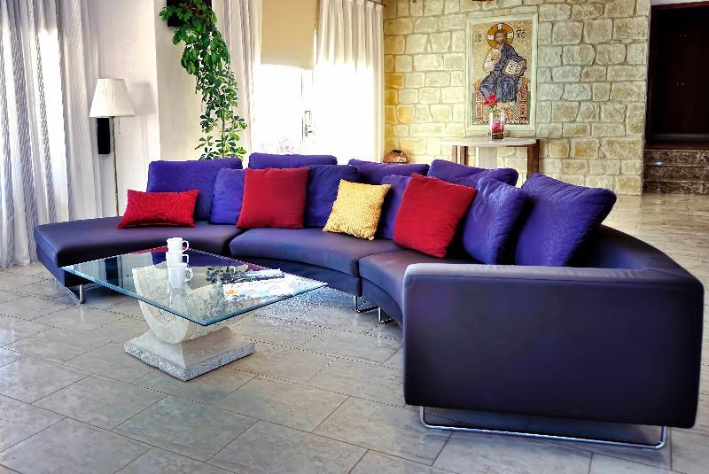 Dionysos Villa Peyia