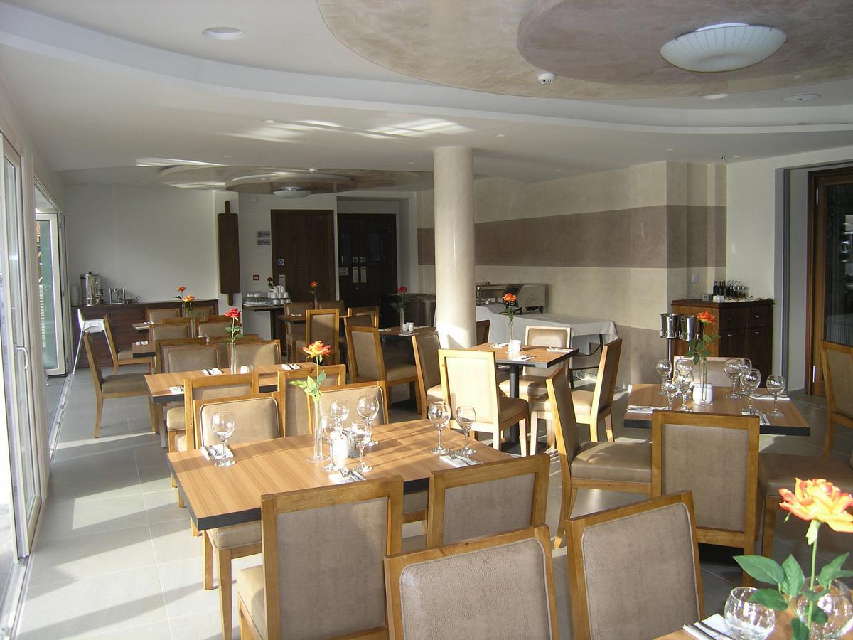 Livadia 3*