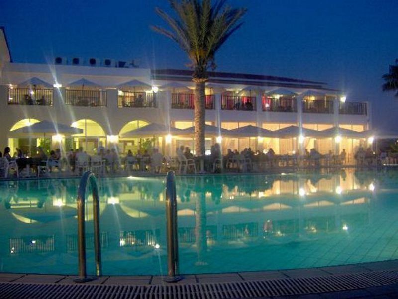 Akti & Village Hotel 4*