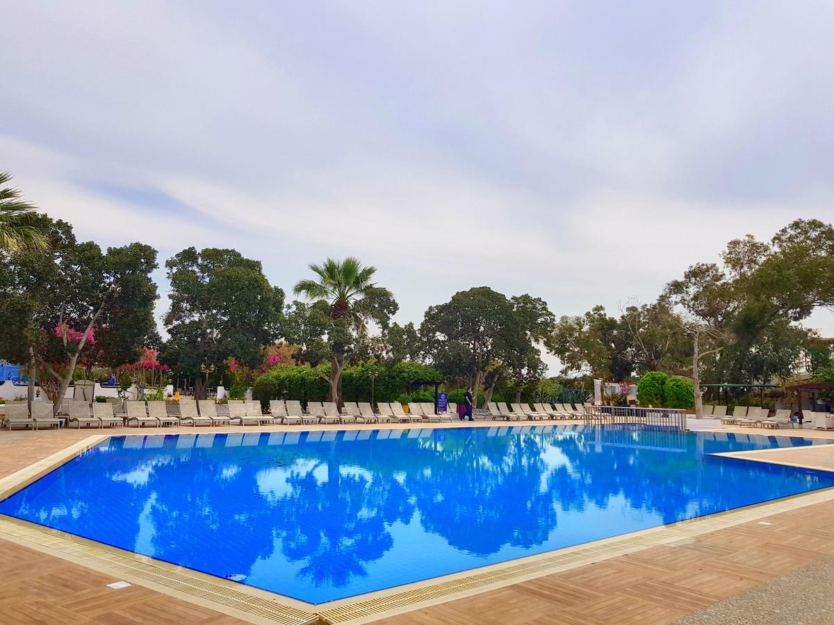 Hotel Merit Cyprus Gardens Seafront & Beach & Casino
