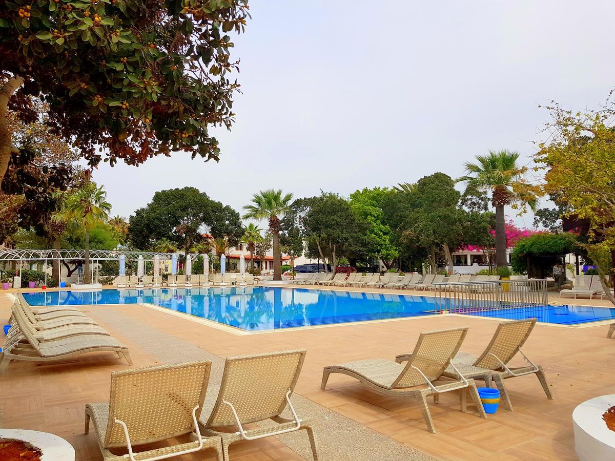 Merit Cyprus Gardens Seafront & Beach & Casino Trikomo