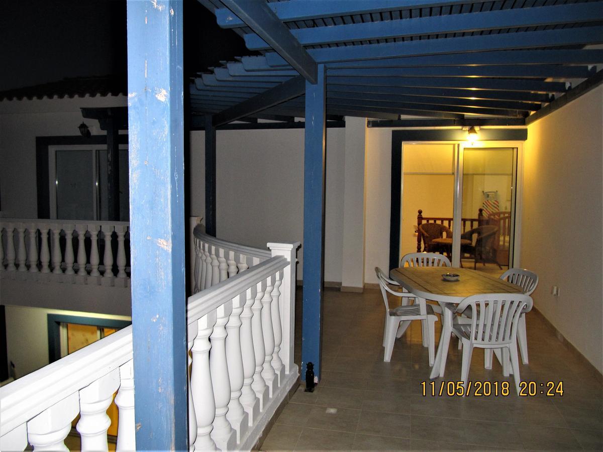 Dioni * Coral Bay