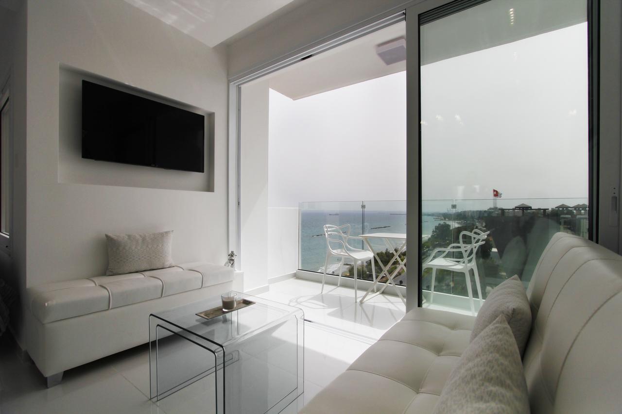 Apartment The White Pearl - Front Centre With Sea View.