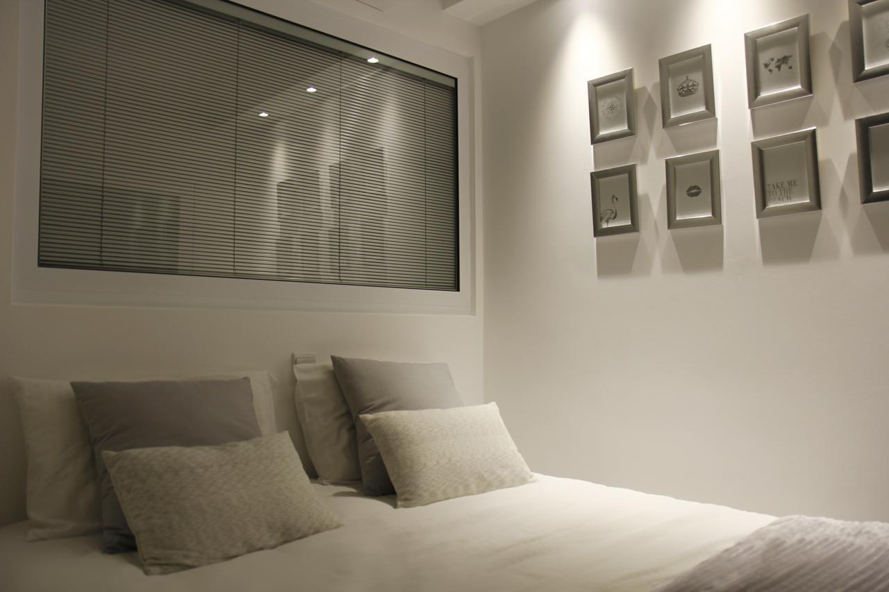 The White Pearl - Front Centre With Sea View. Apartment