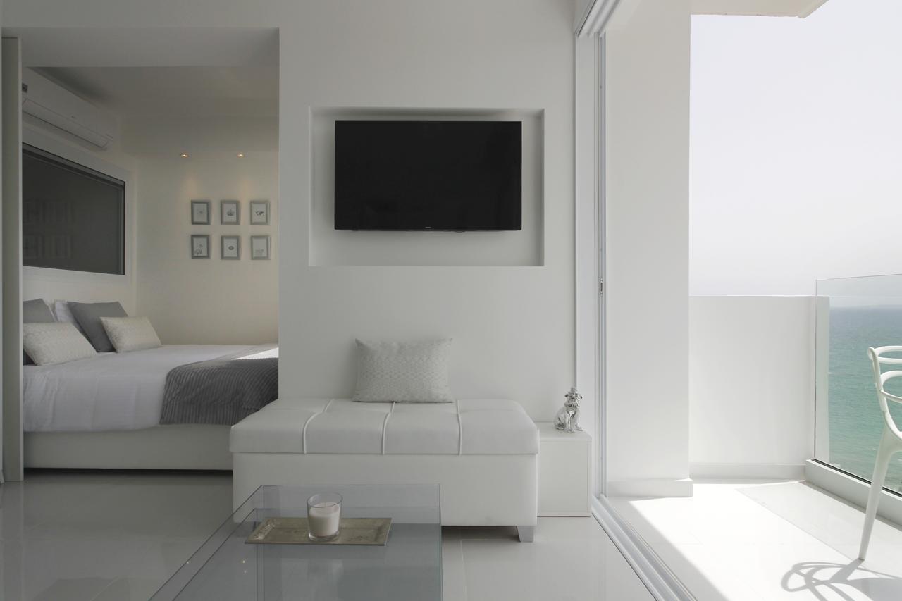 The White Pearl - Front Centre With Sea View.