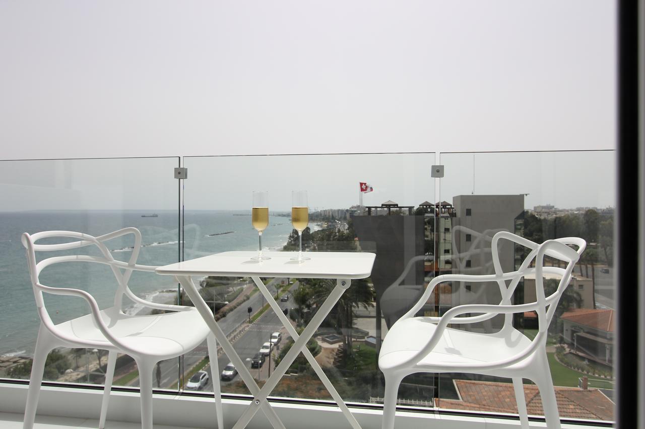 The White Pearl - Front Centre With Sea View. *