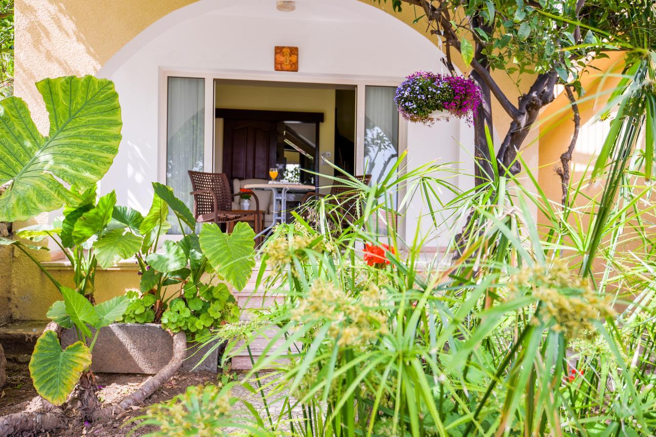 Gardens Hostel *