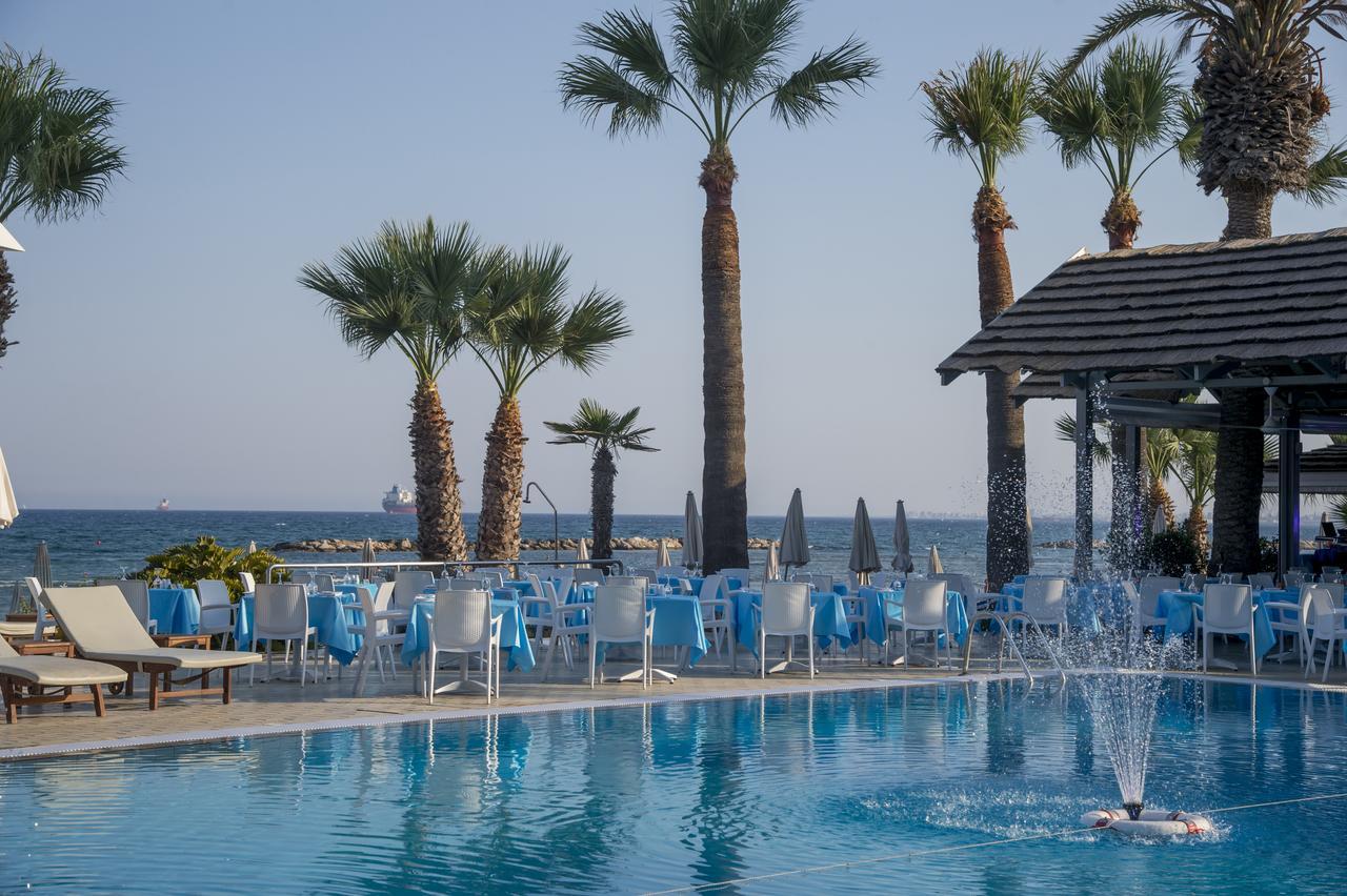 Resort Palm & Larnaca