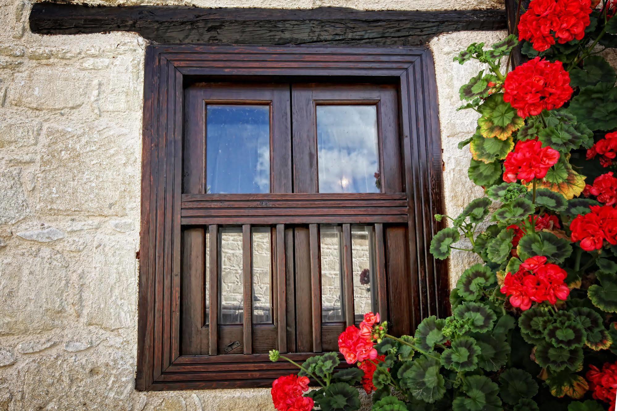Leonidas Village *