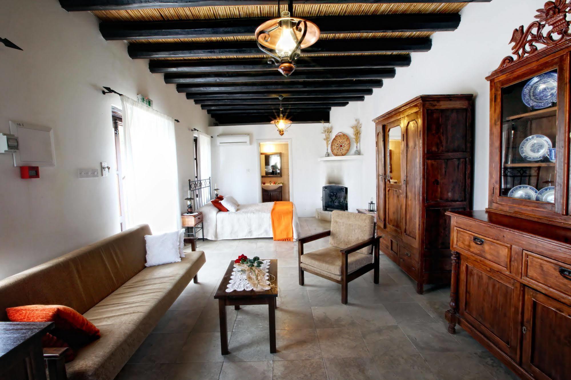 Country house Leonidas Village Goudhi
