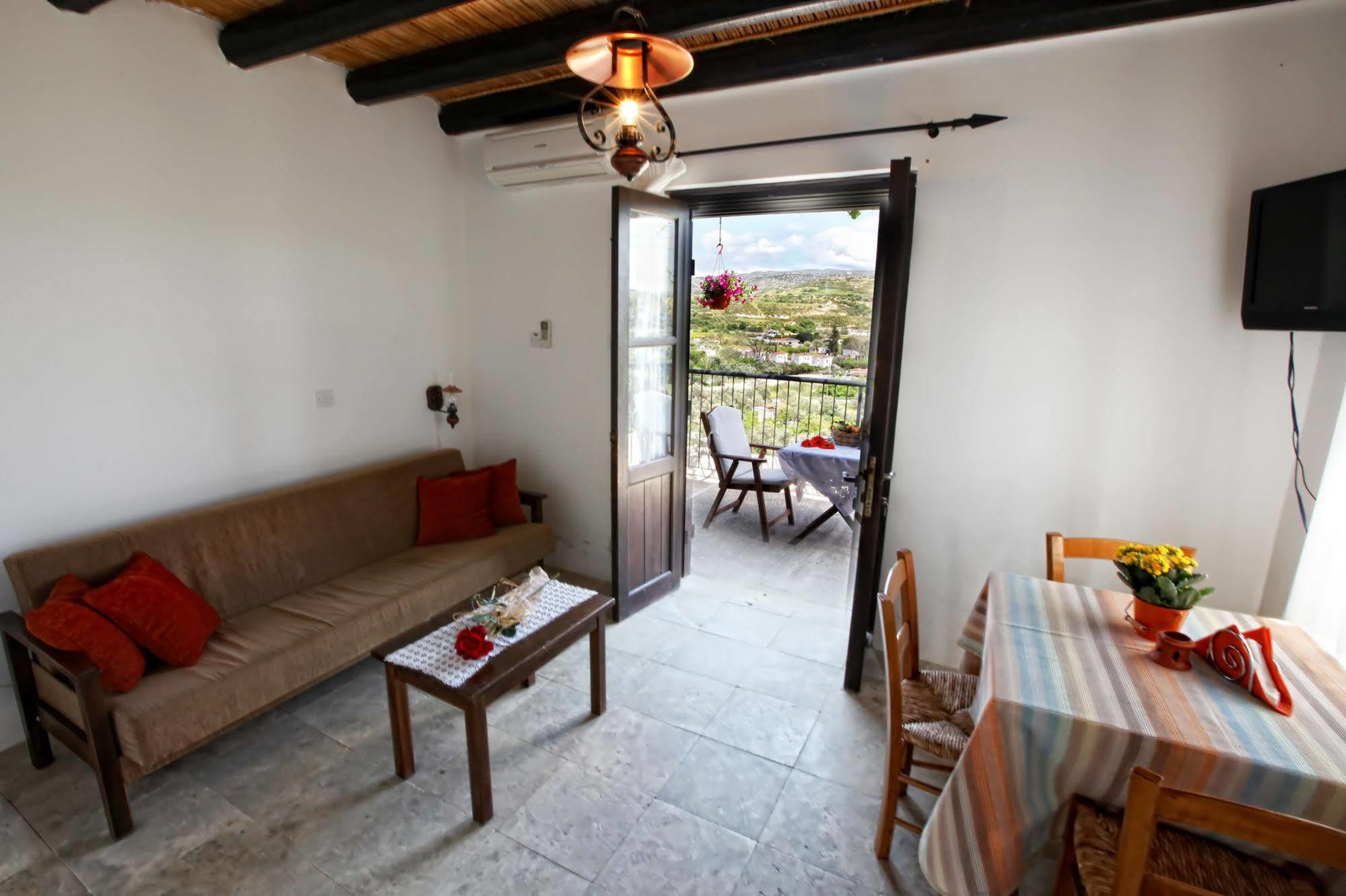 Leonidas Village Goudhi