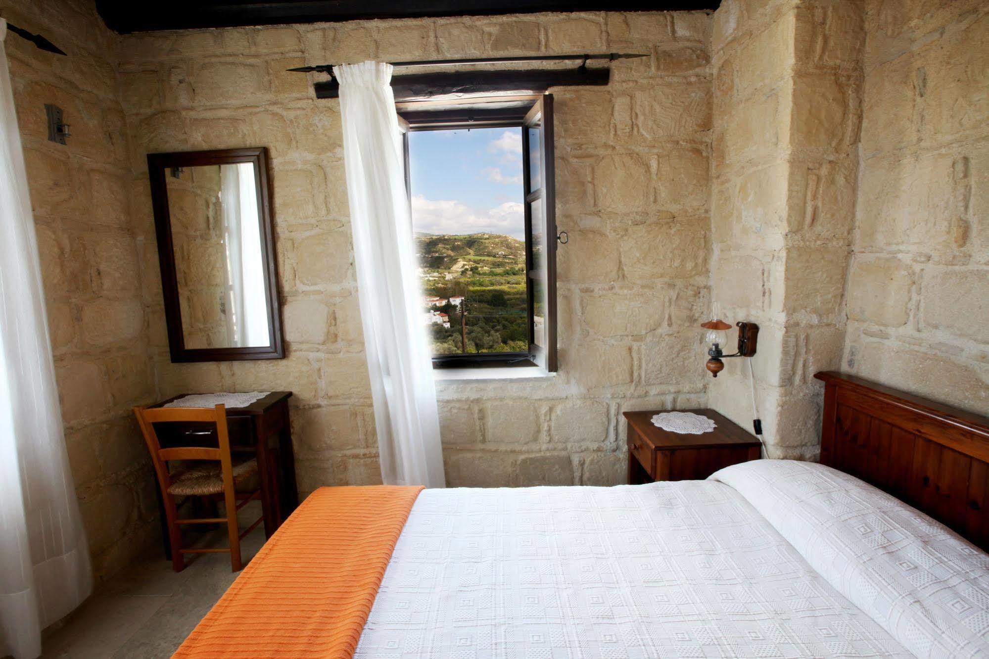 Country house Leonidas Village Goudhi