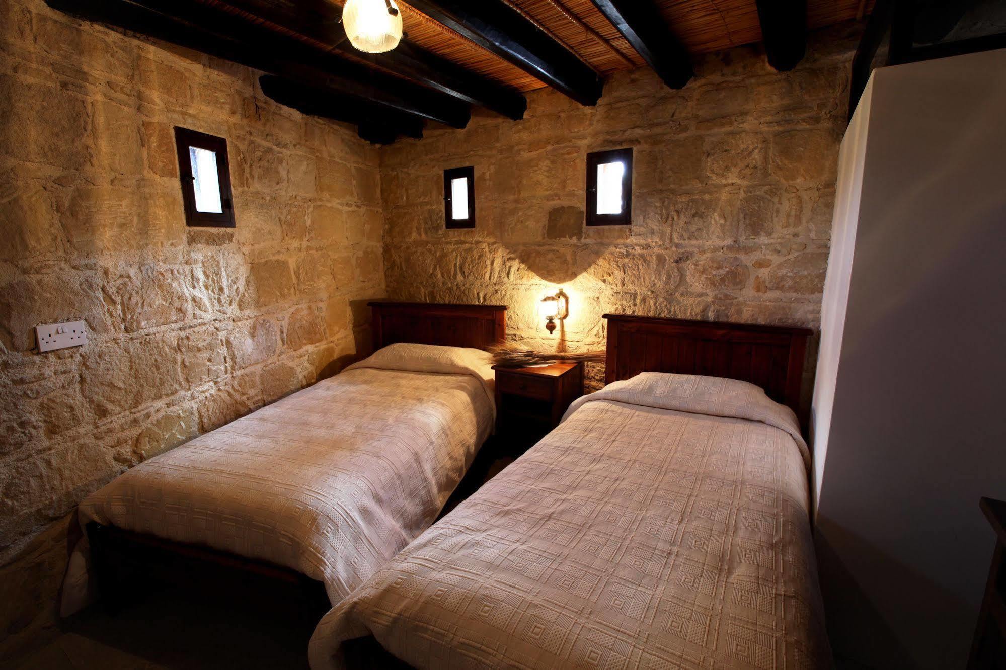 Leonidas Village Goudhi