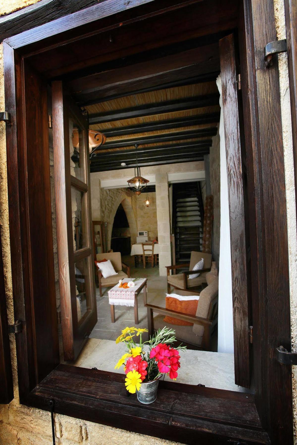 Leonidas Village Goudhi