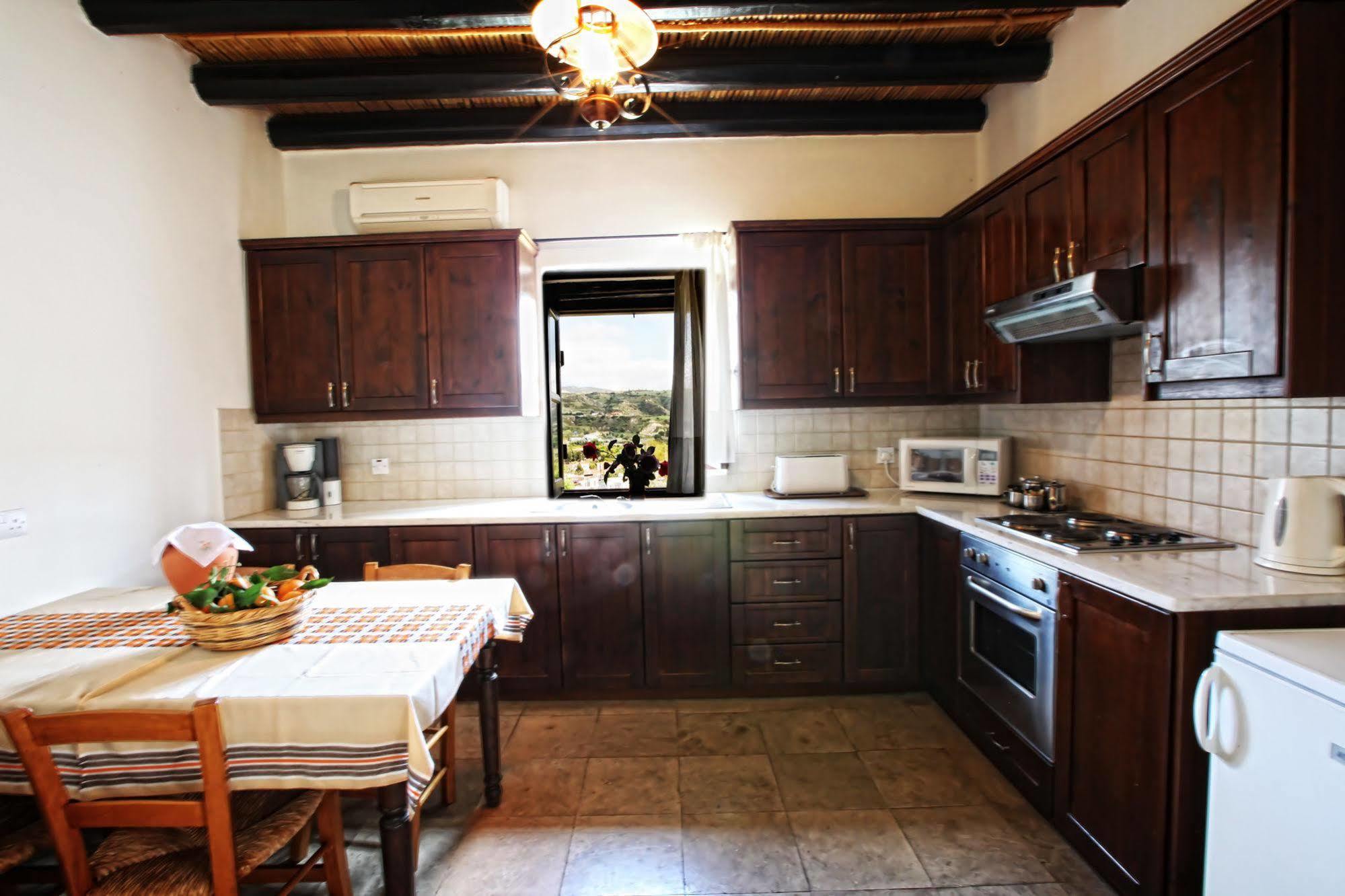 Leonidas Village Country house