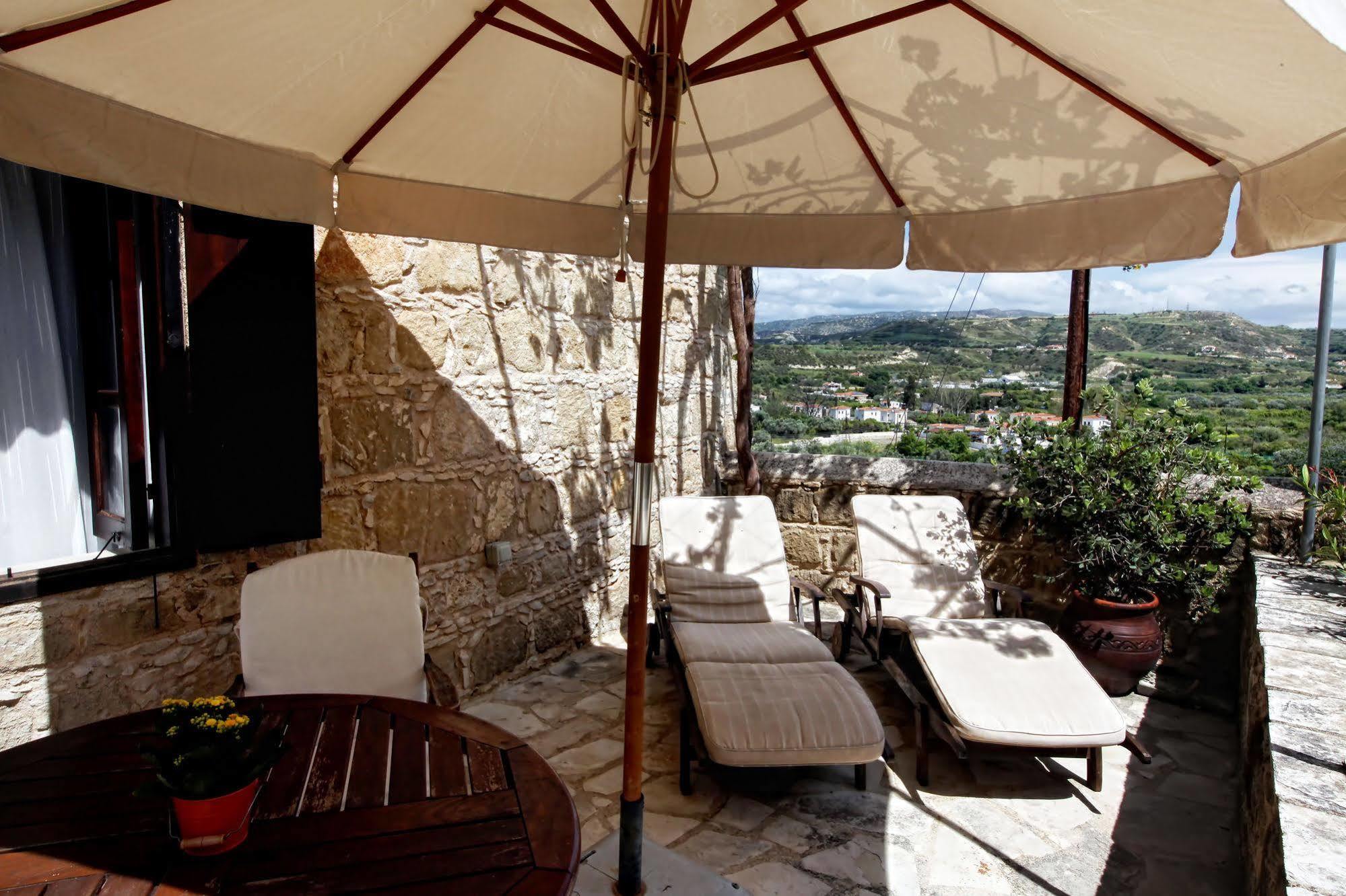Leonidas Village *