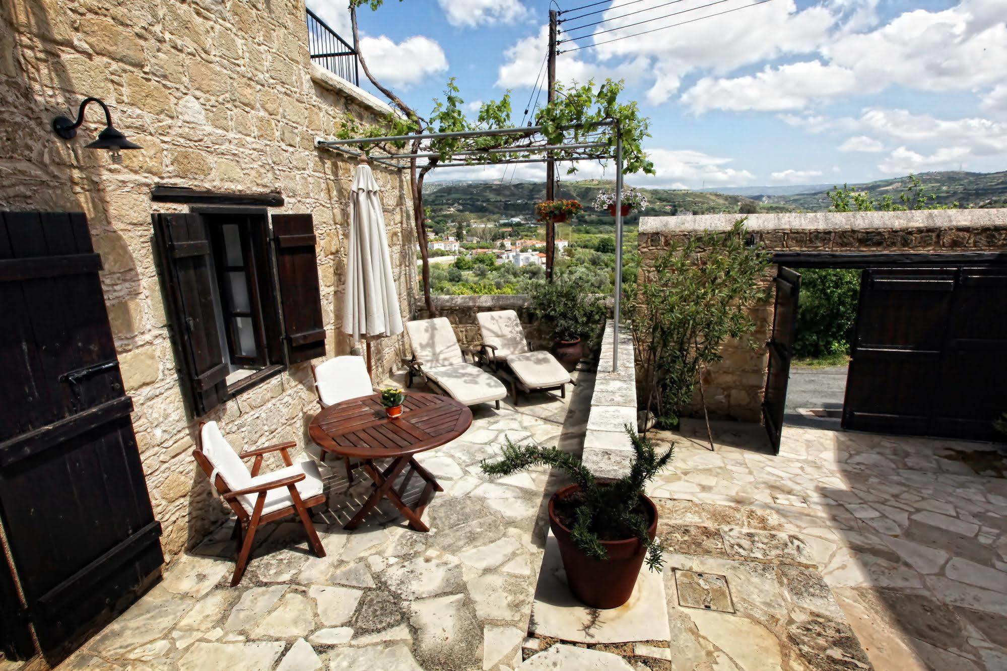 Leonidas Village * Goudhi