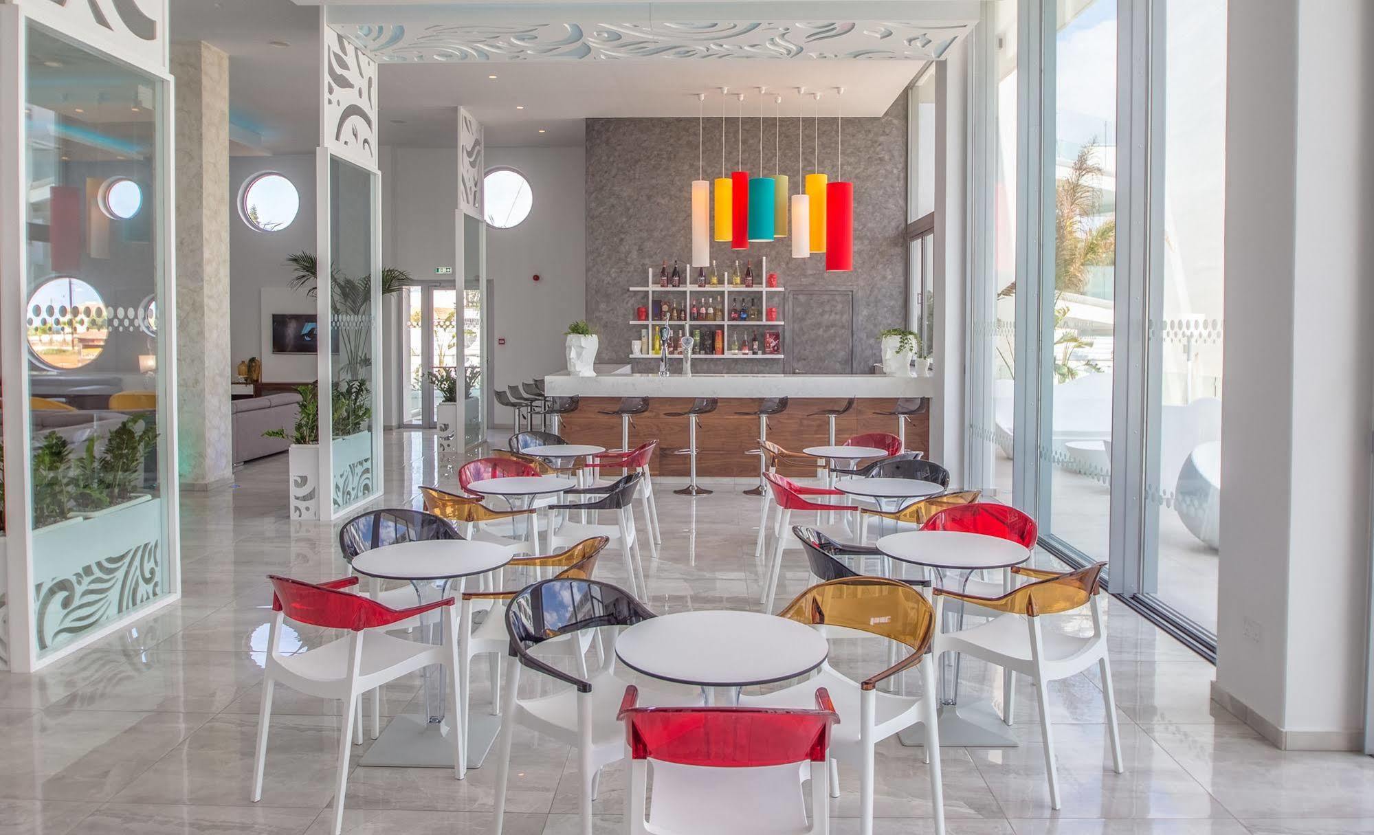 Hotel Nicholas Color 4*