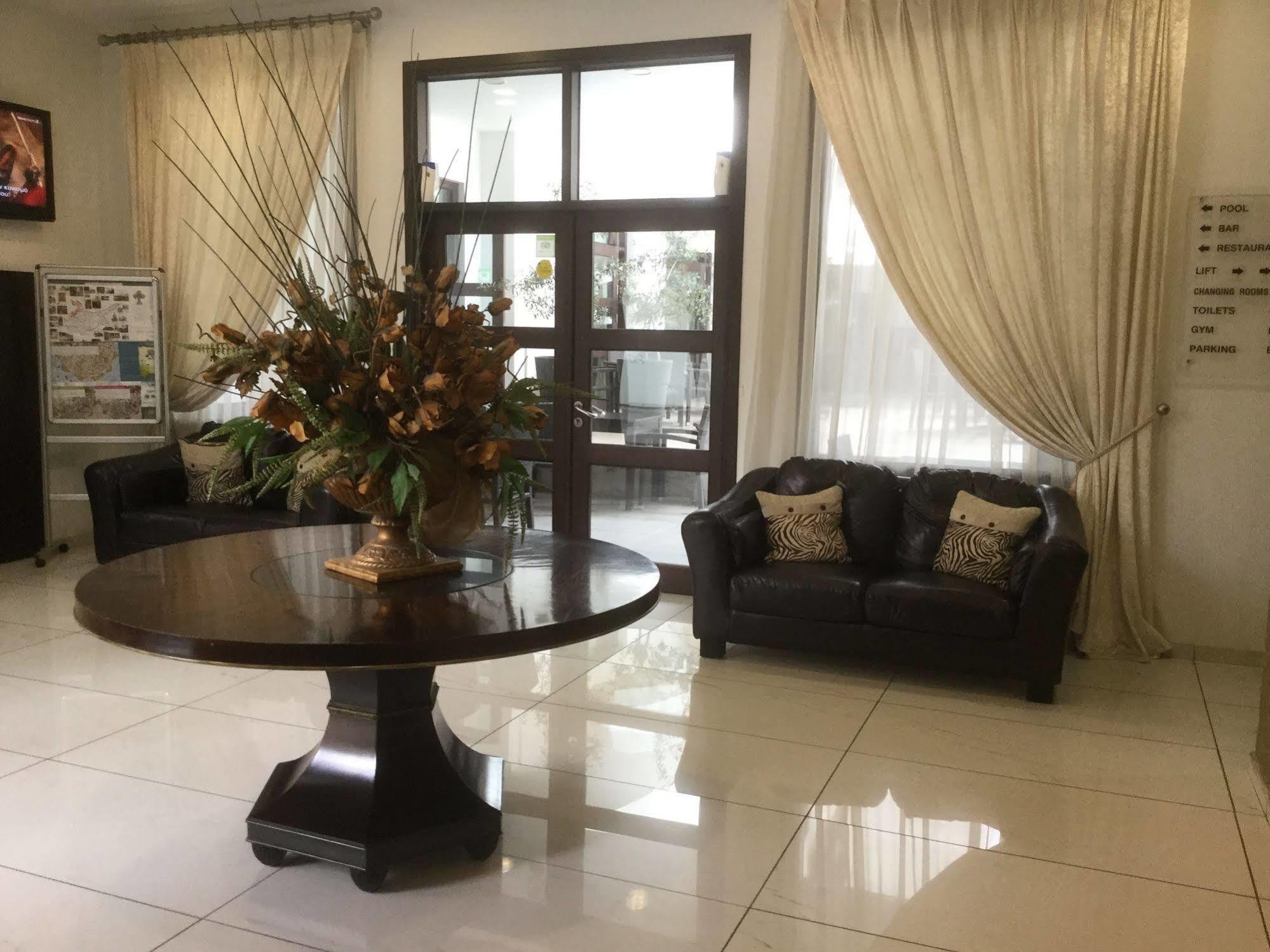 Royiatiko Hotel 2*
