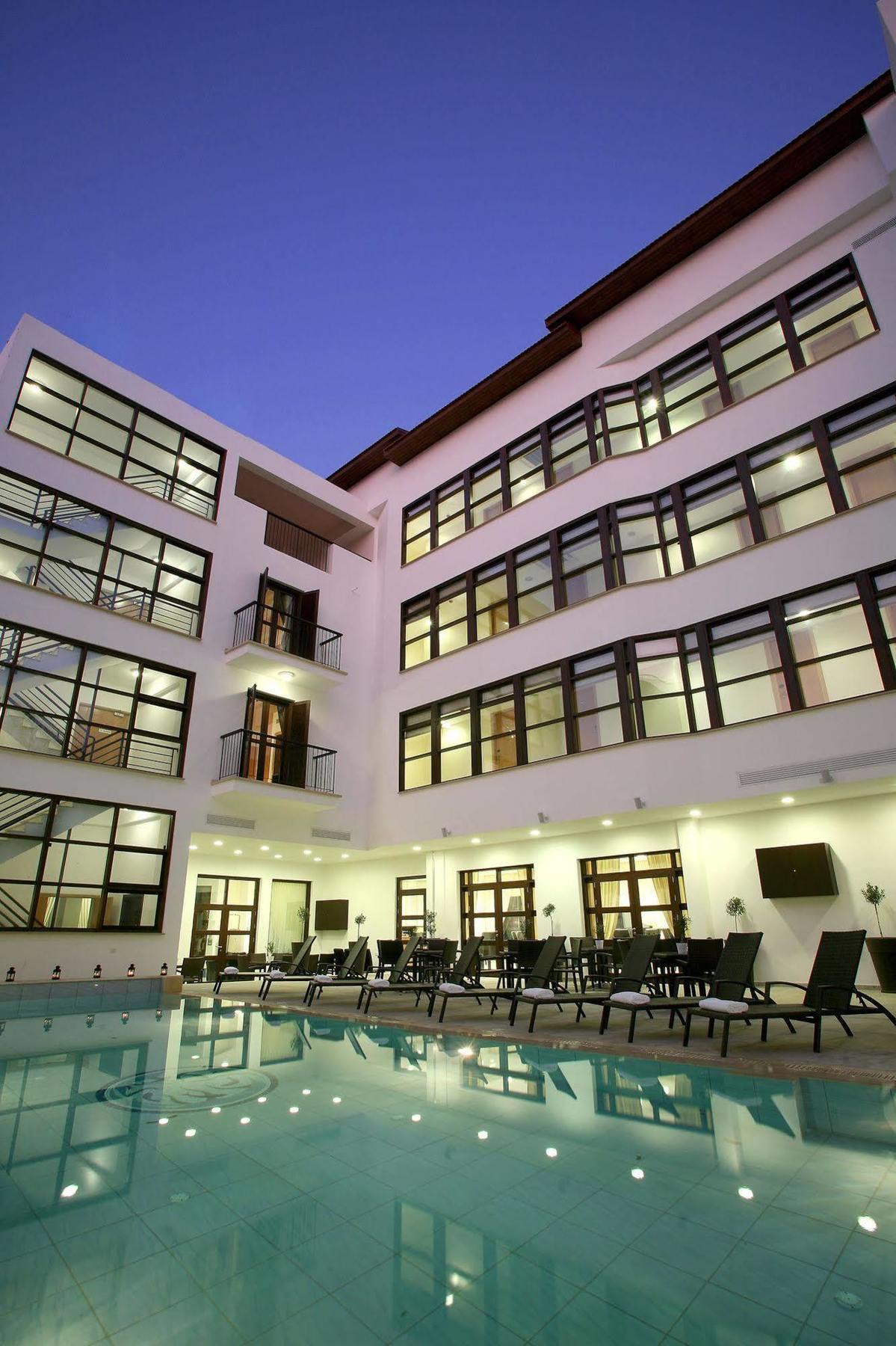 Royiatiko 2* Nicosia