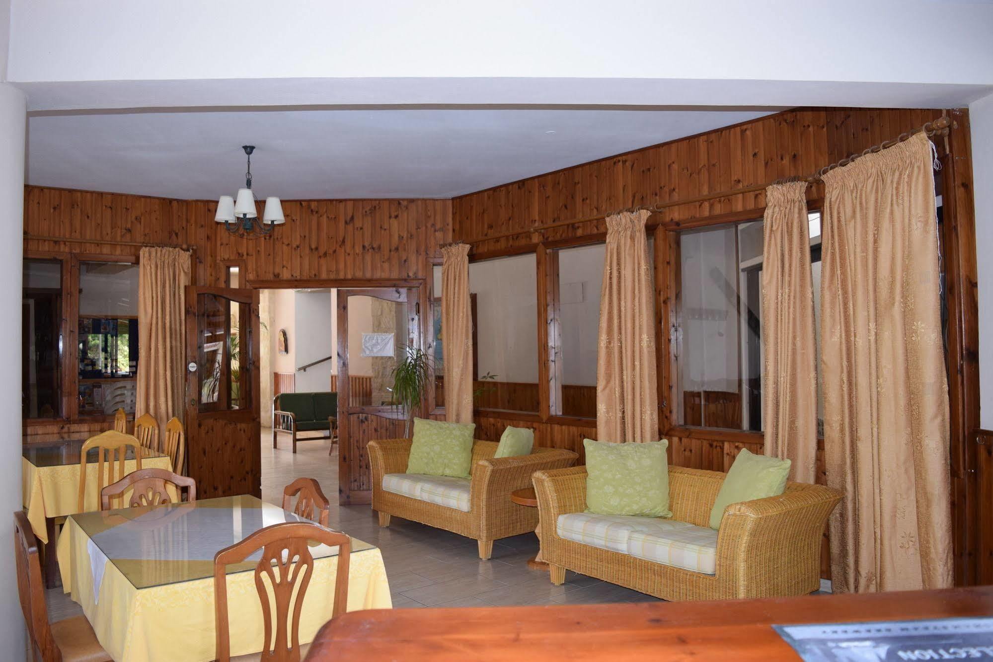 Aparthotel Anna 3*
