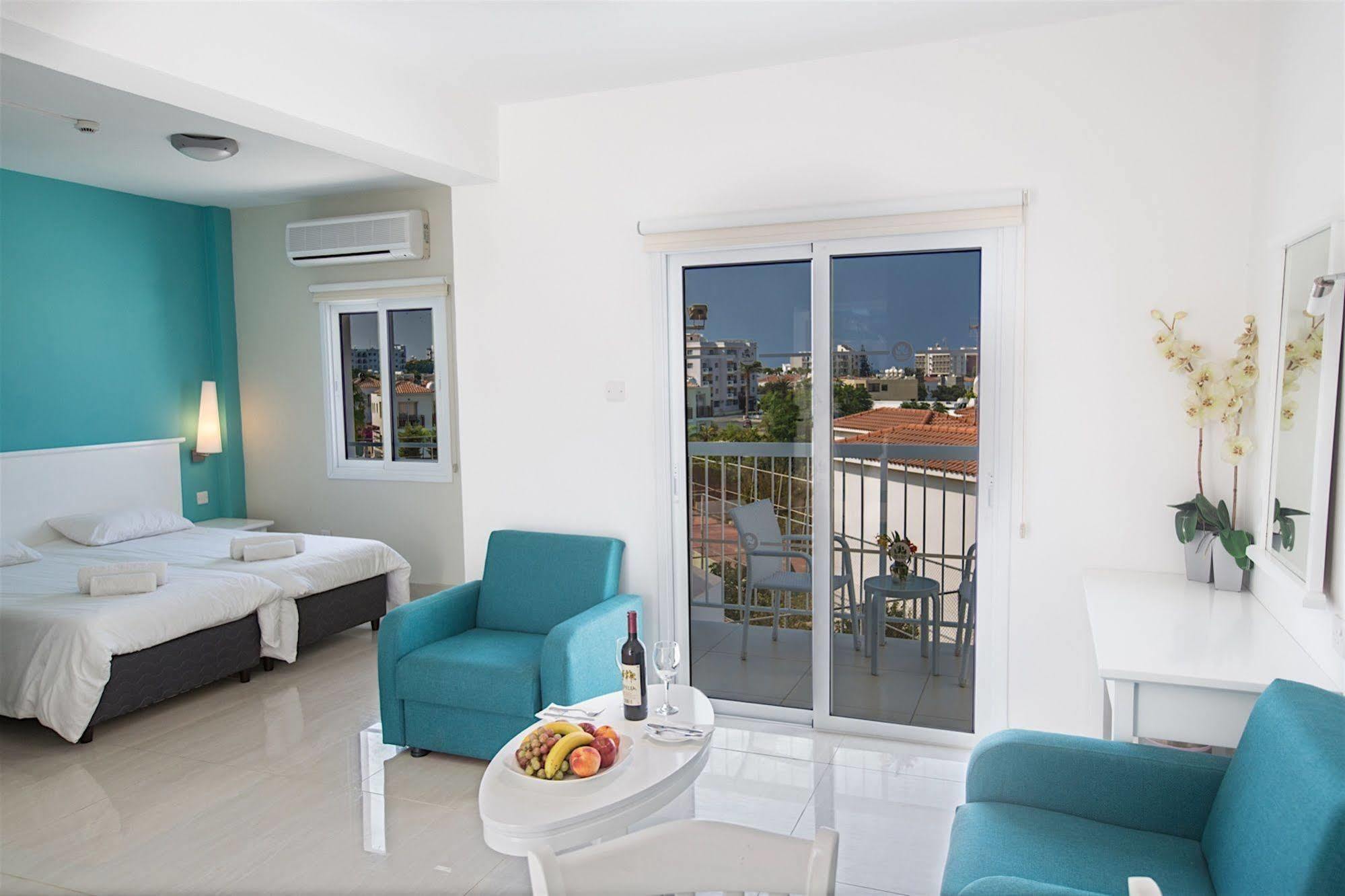 Hotel Polycarpia Pernera