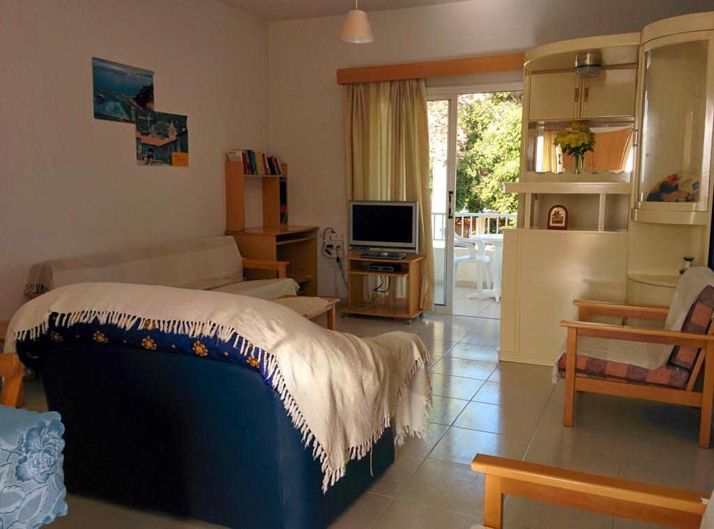 Zoe's Court Aparthotel 3*