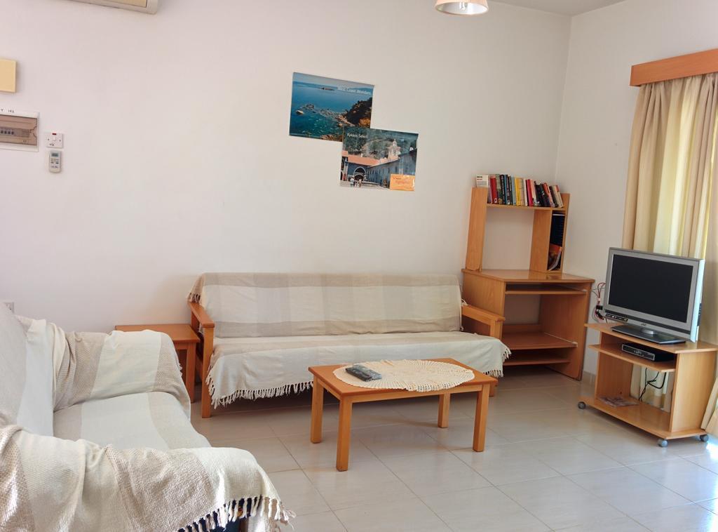 Zoe's Court Aparthotel Klorakas