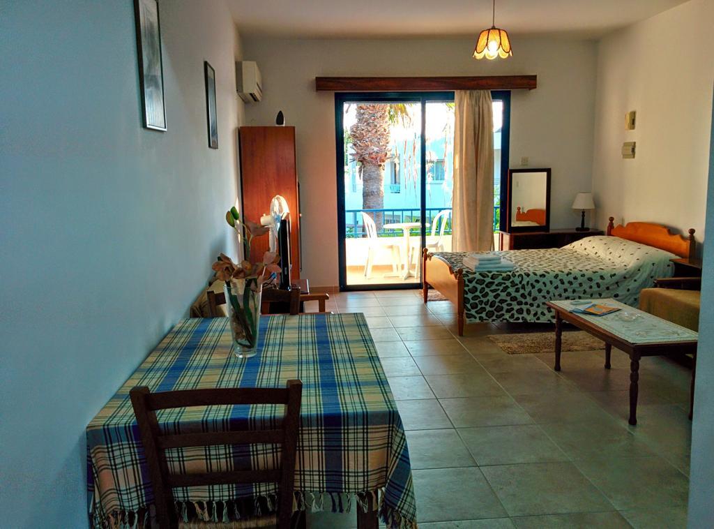 Zoe's Court Aparthotel Klorakas