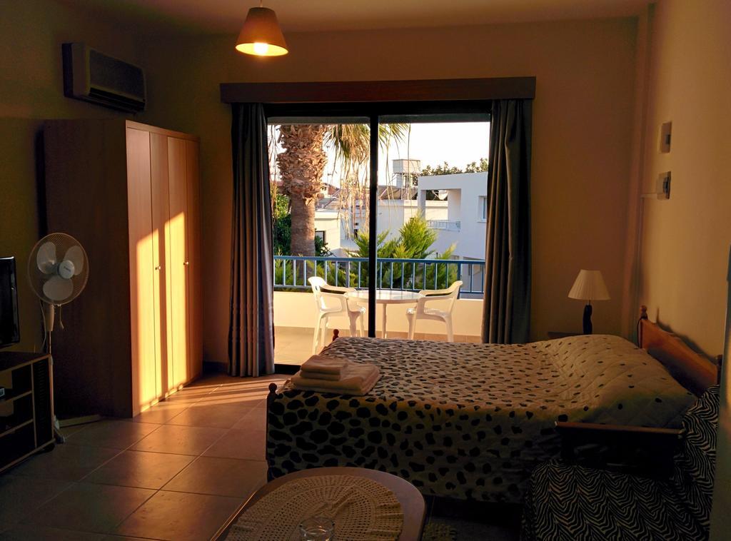 Aparthotel Zoe's Court Klorakas