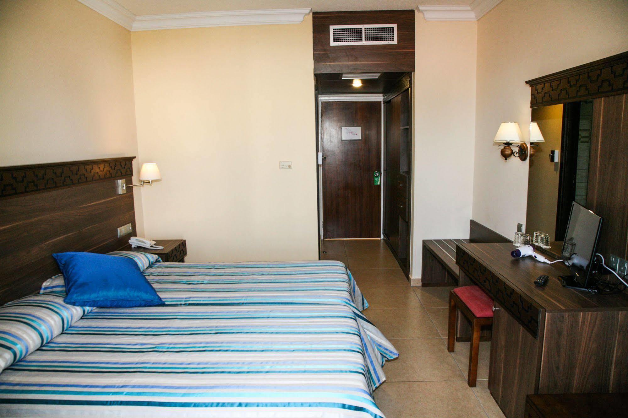 Hotel Anais Bay 3*
