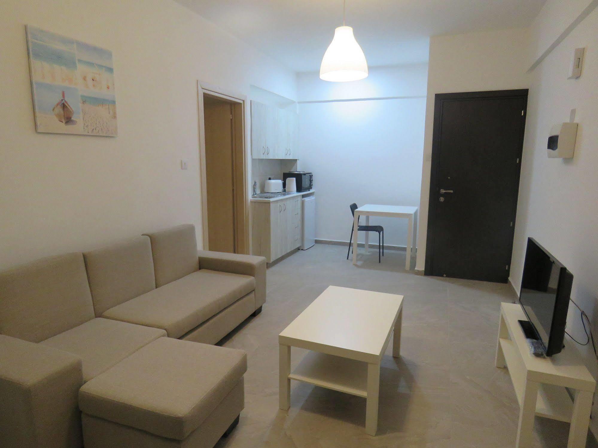 Aparthotel Polyxeni 3*