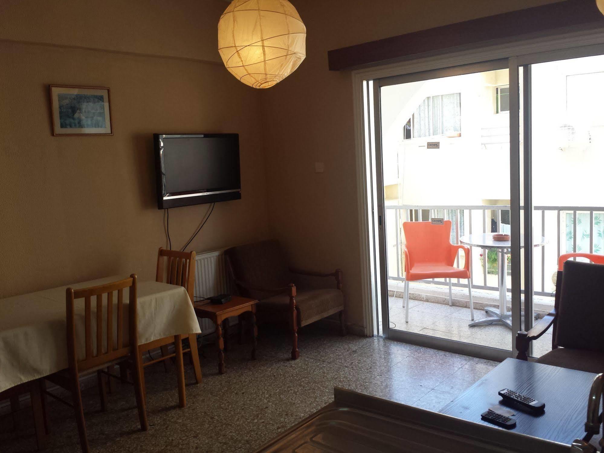 Aparthotel Polyxeni Limassol