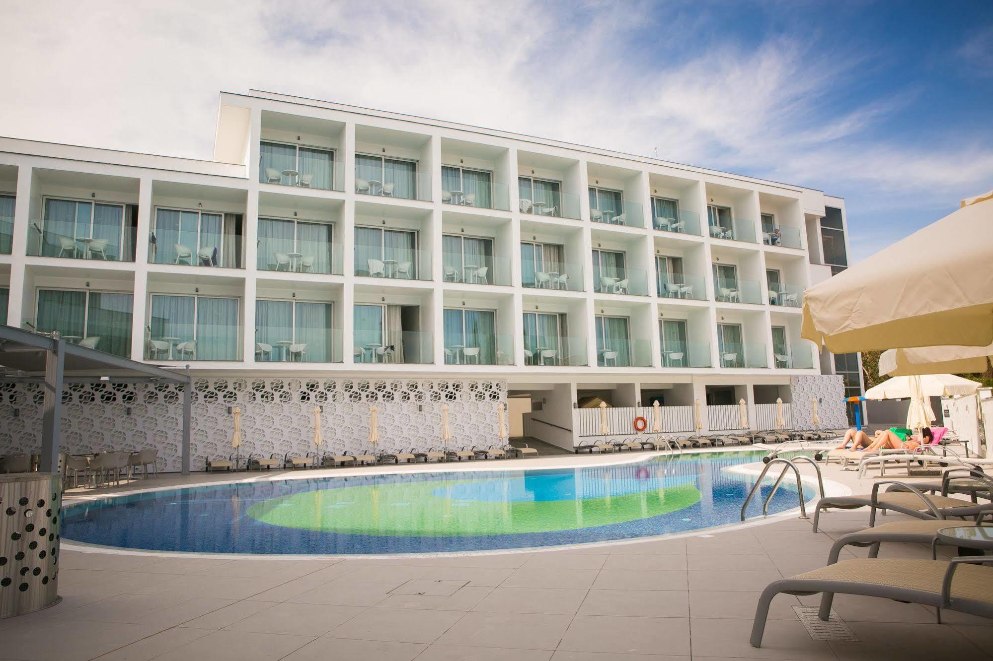 River Rock Hotel 3*