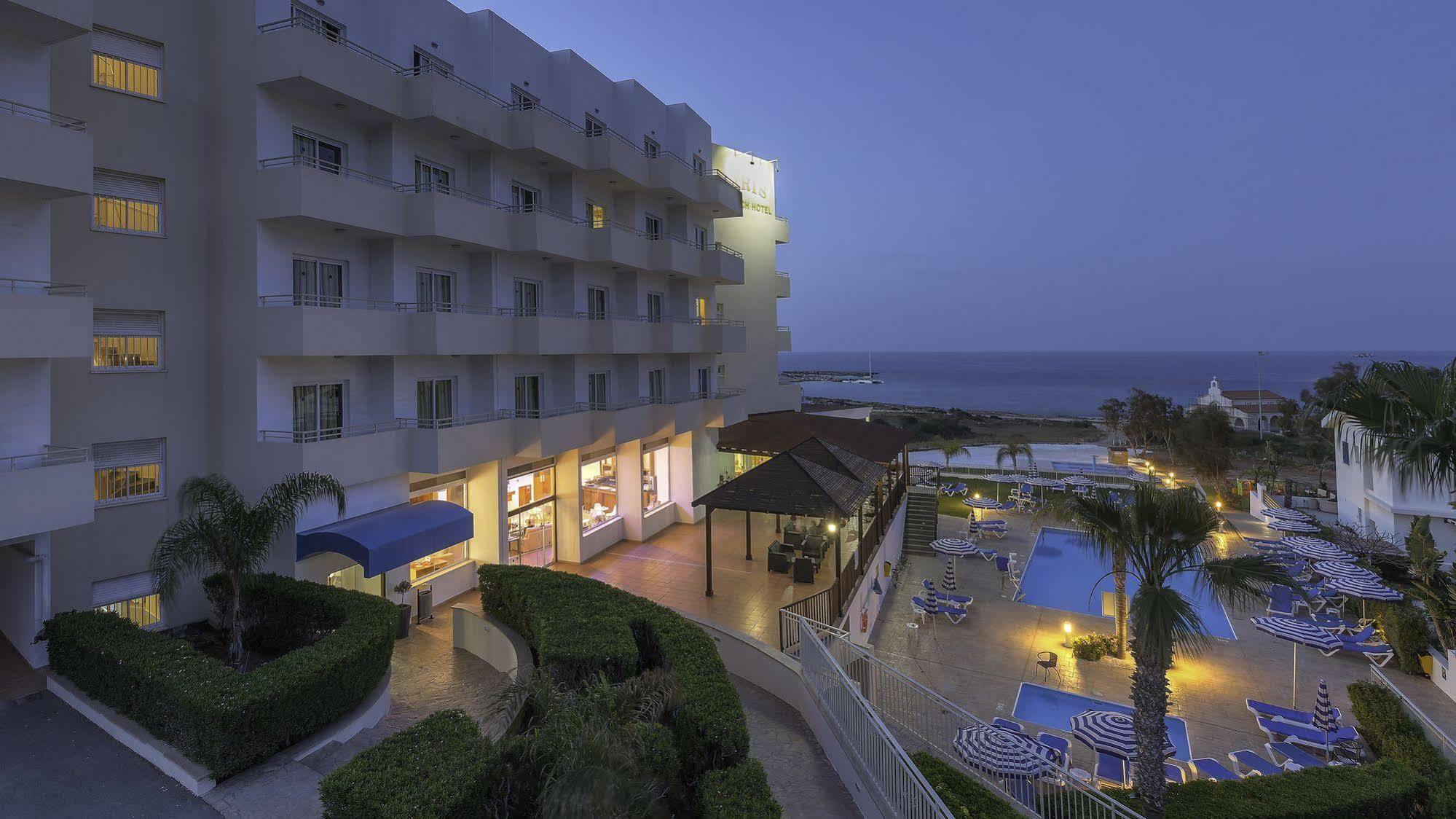 Iris Hotel 3*