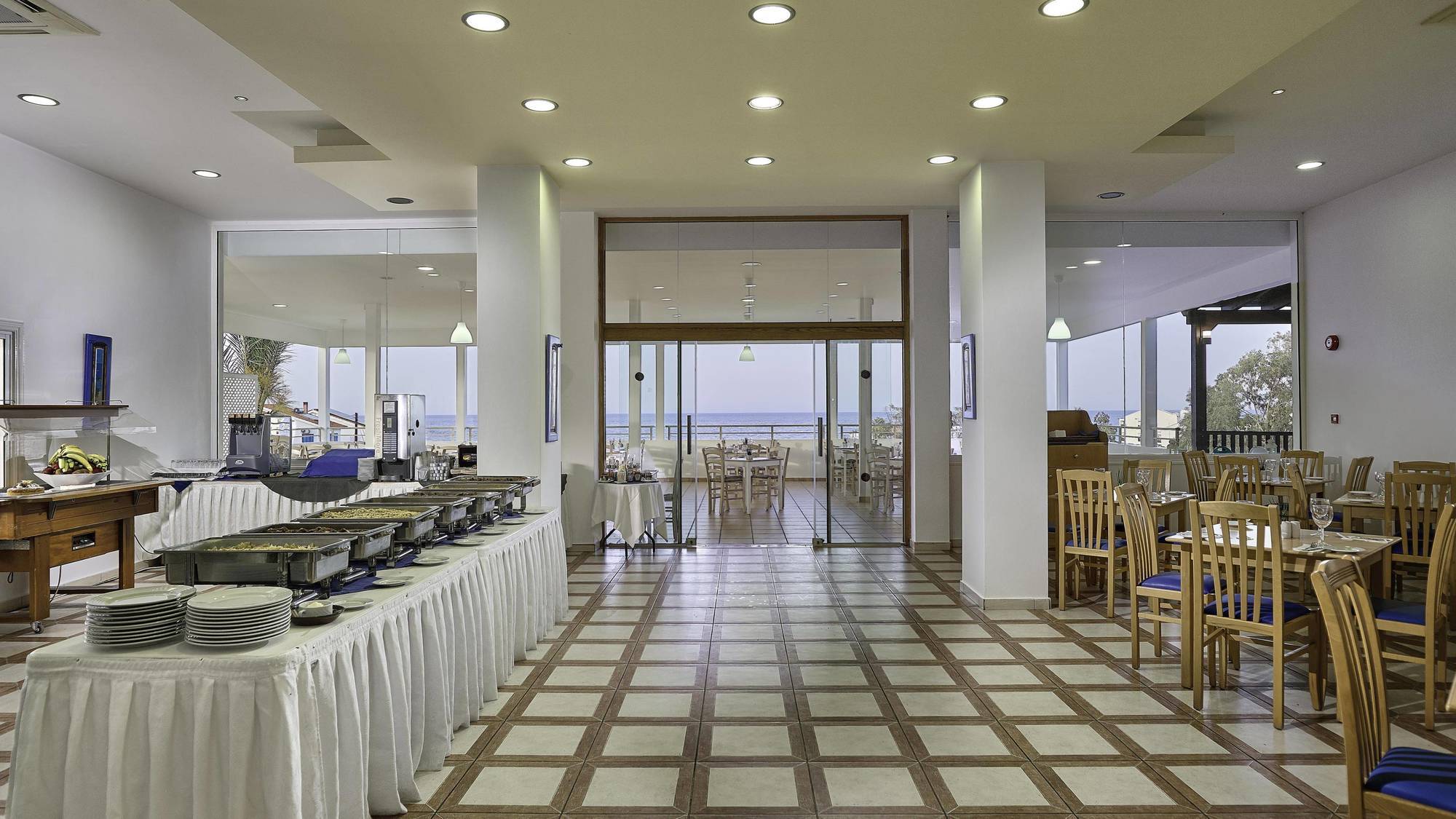 Iris Hotel 3*