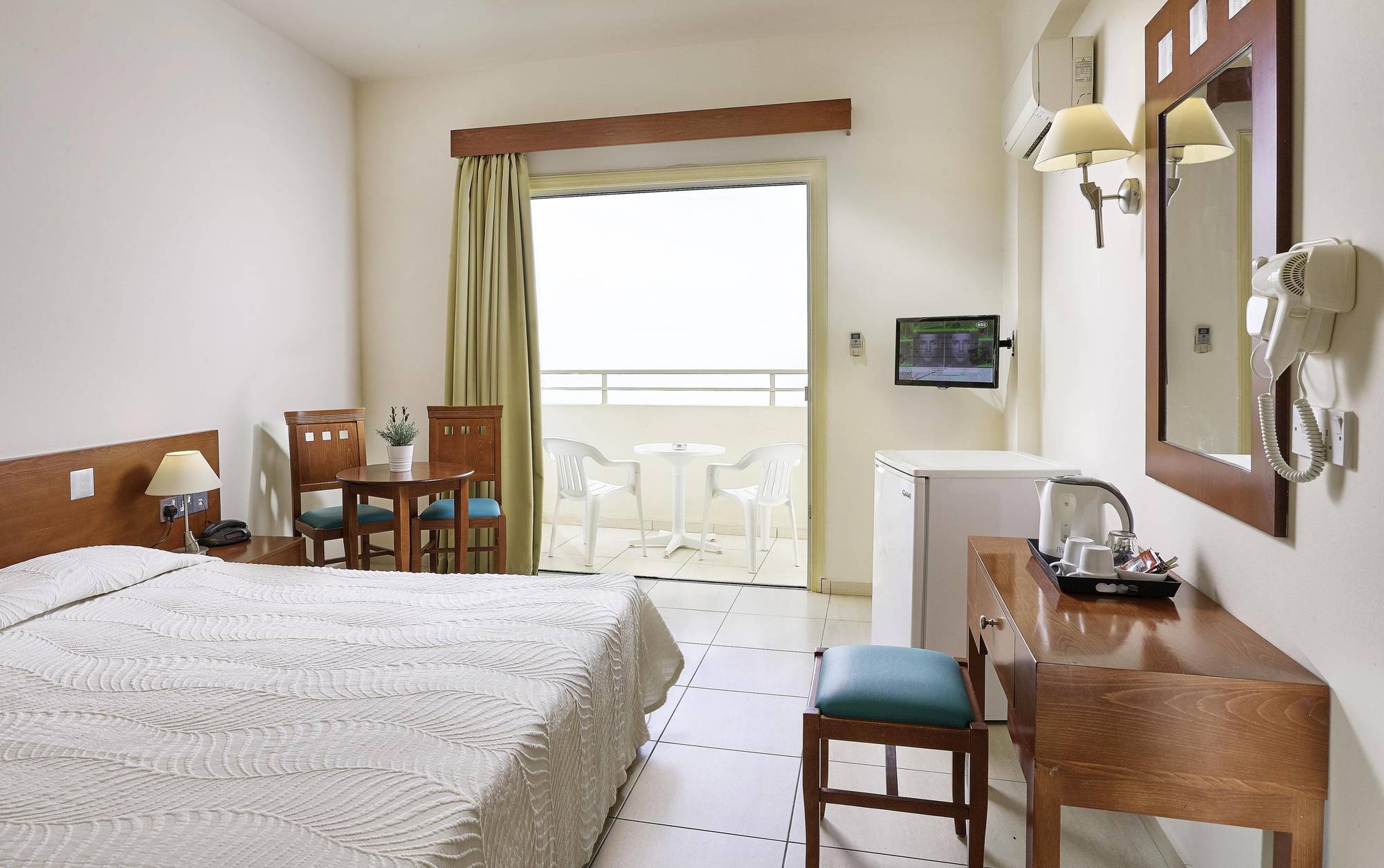 Iris 3* Protaras