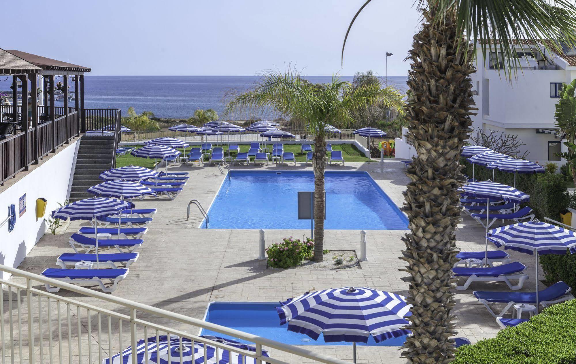 Iris Hotel 3*