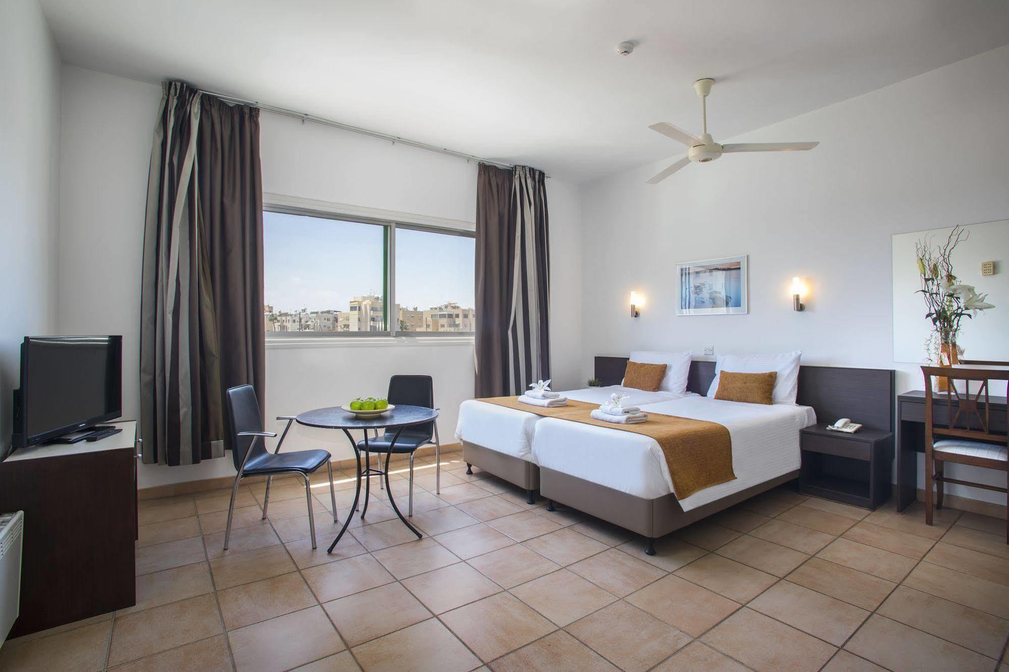 Costantiana Aparthotel Lárnaca