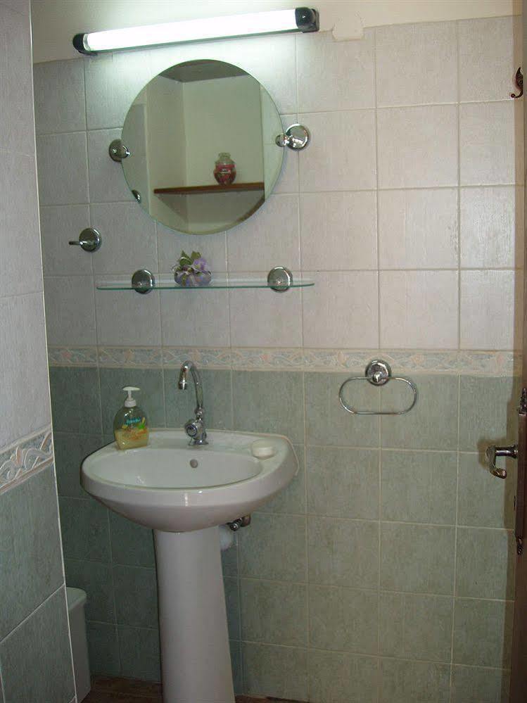 Niovi House *