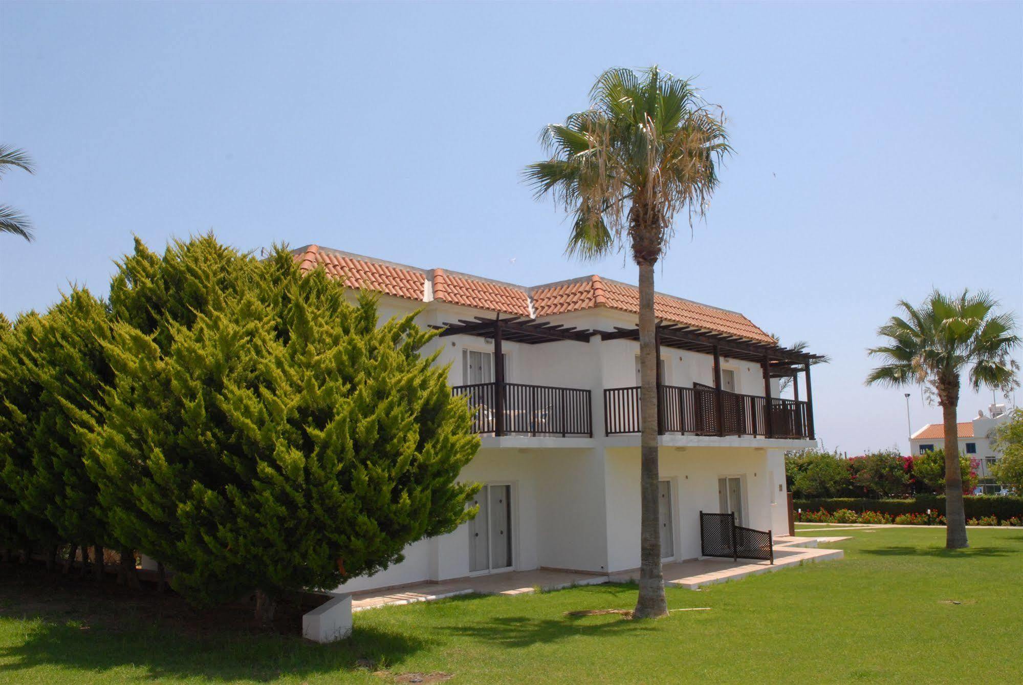 Maistros Aparthotel 2*