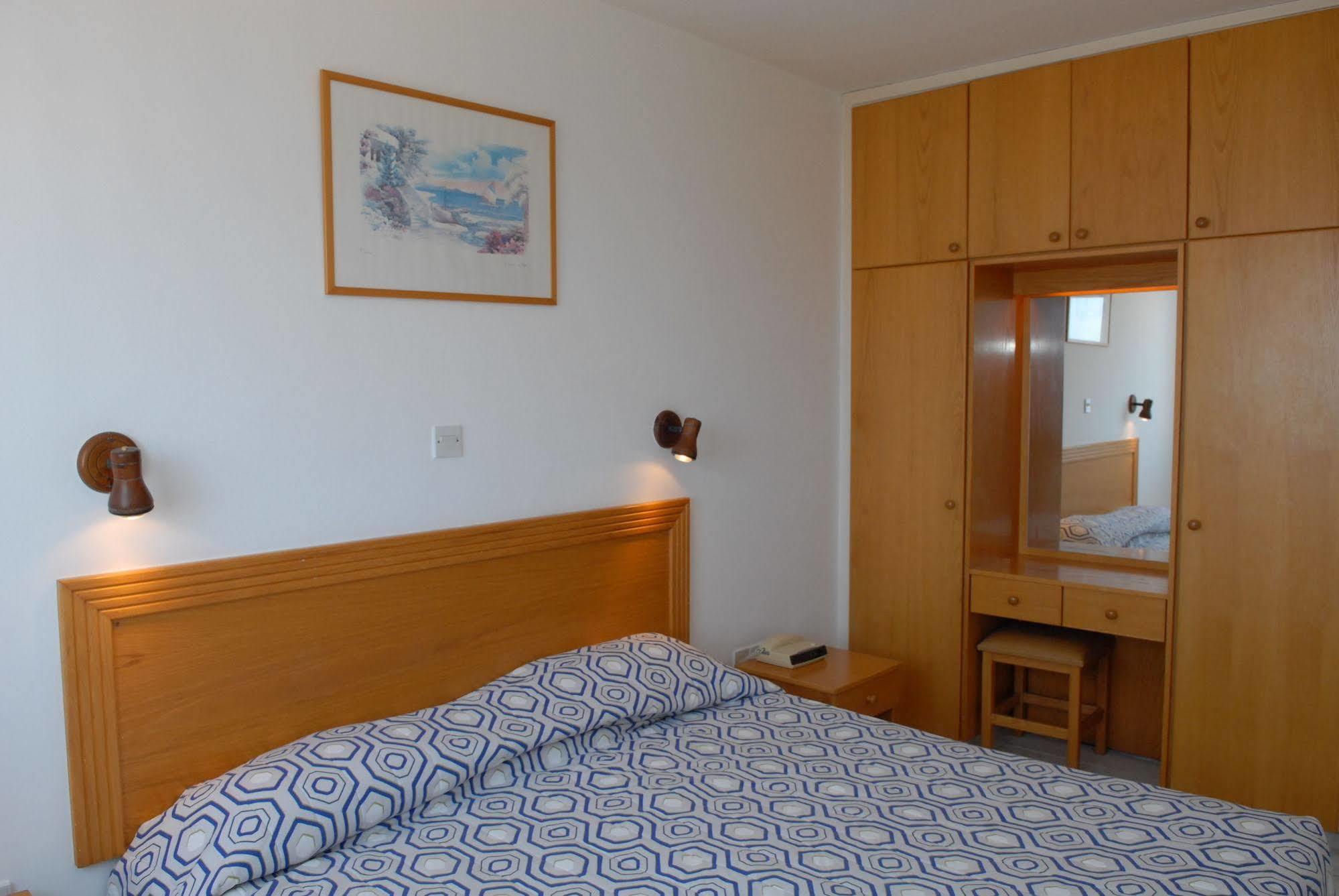 Aparthotel Maistros