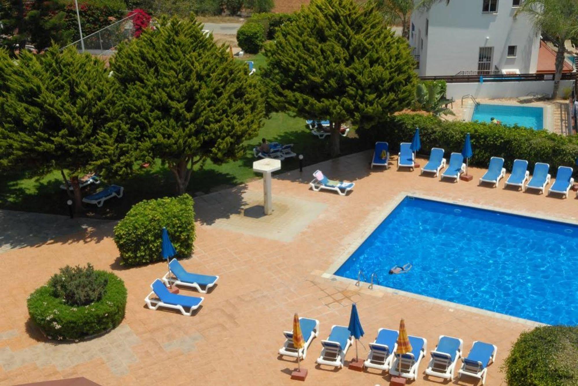 Maistros Aparthotel