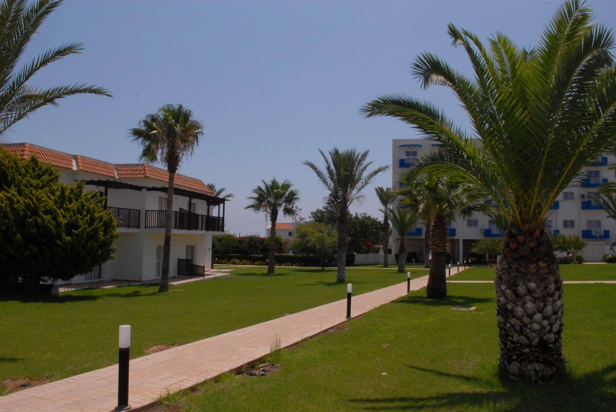 Aparthotel Maistros