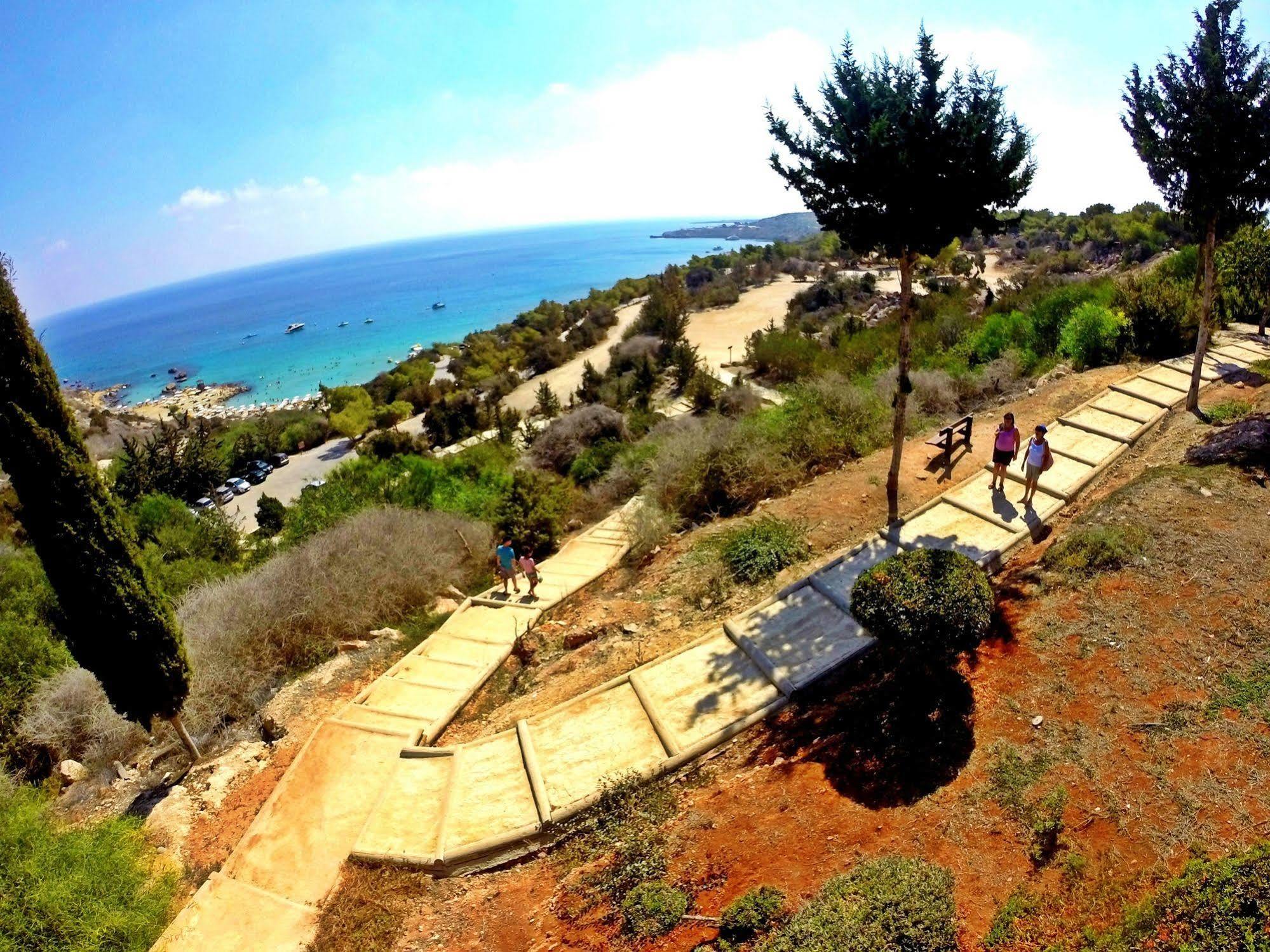 Konnos Bay Aparthotel 3*
