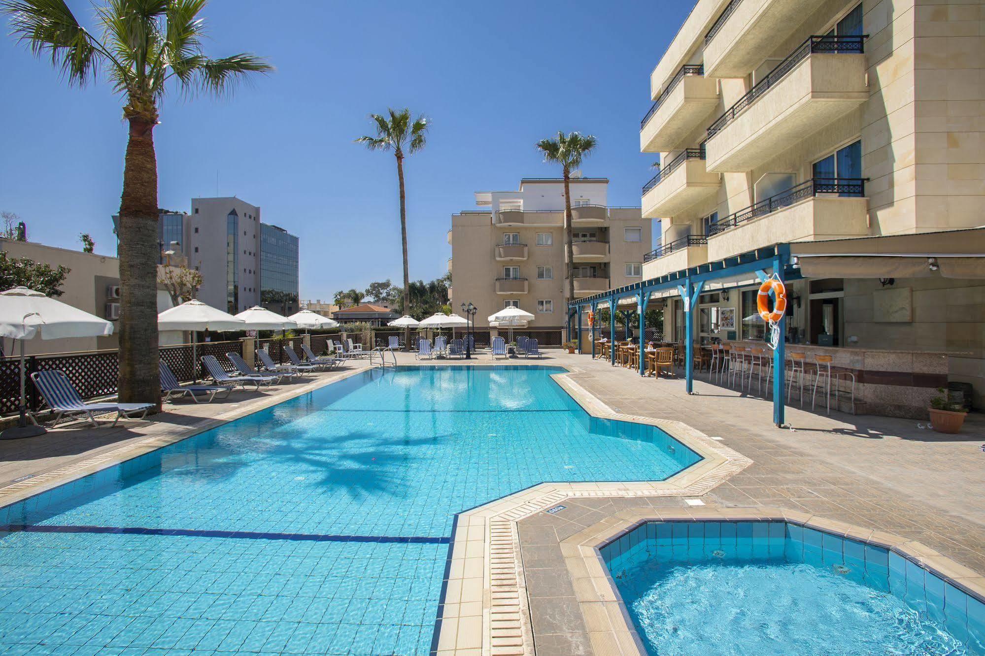 Kapetanios Hotel 3*