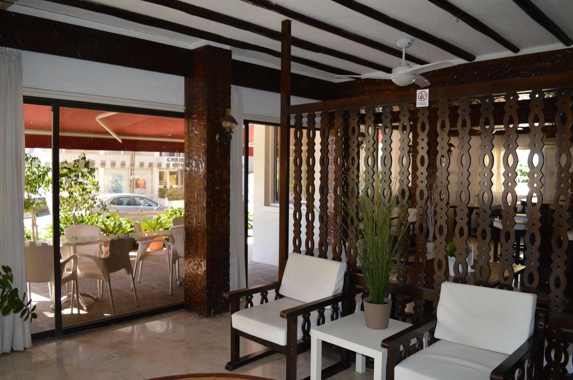 Aparthotel Lordos Apts