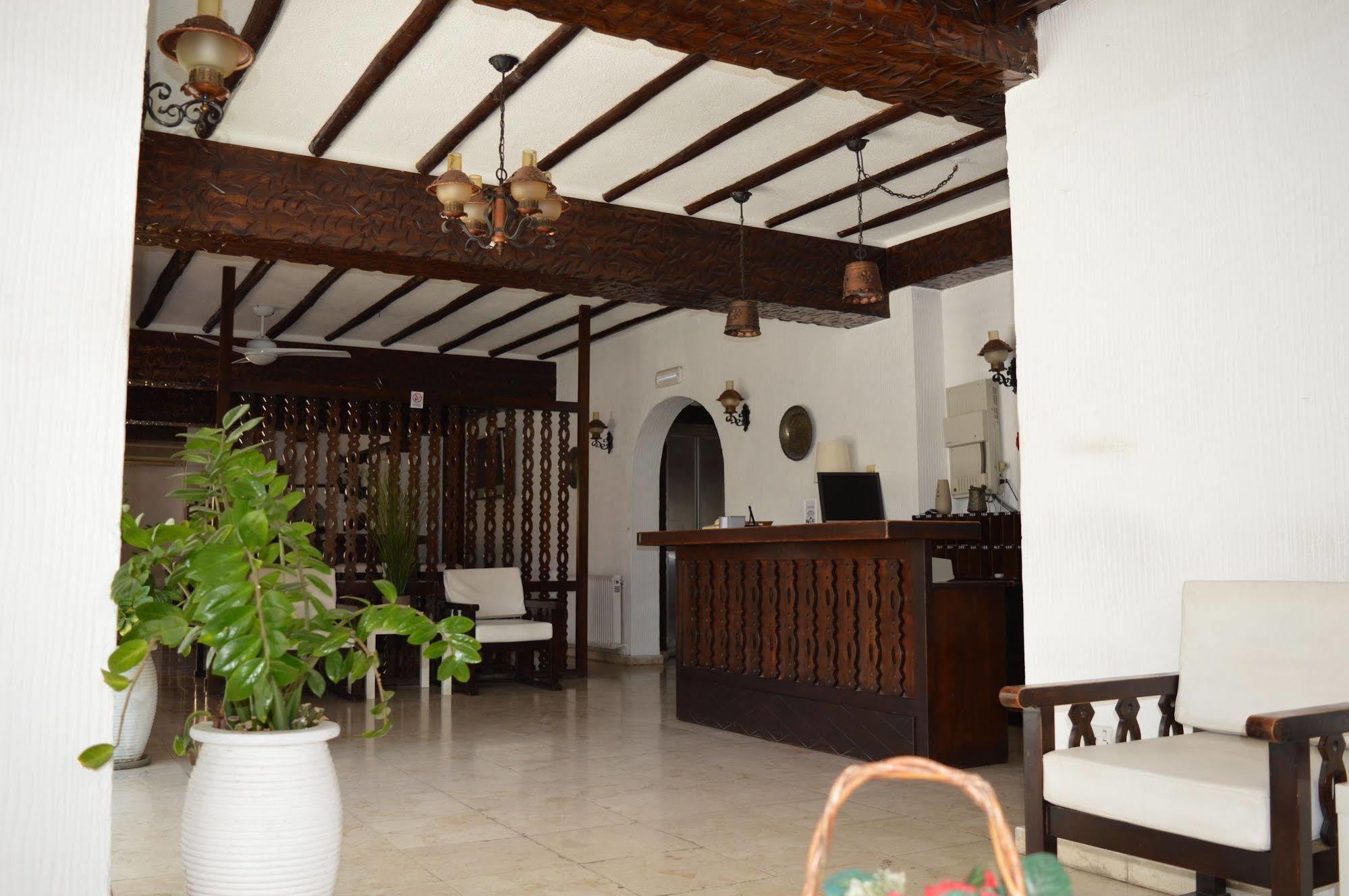 Aparthotel Lordos Apts